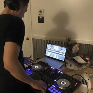 Meet your Posher, Aaron